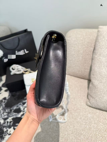 Torba za telefon s urbanim stilom, PVC materijal, vertikalno kvadratičnog oblika, magnetska kopča, poliester podstava