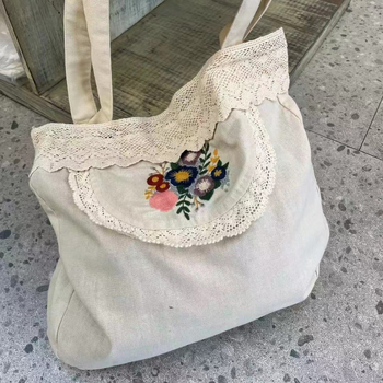 Ženska crossbody torba od pamuka s izšivanjem i čipkom, mala kvadratna torba, horizontalni kvadratni oblik, zatvarač, podstava od poliestera.