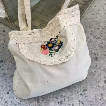 Ženska crossbody torba od pamuka s izšivanjem i čipkom, mala kvadratna torba, horizontalni kvadratni oblik, zatvarač, podstava od poliestera.
