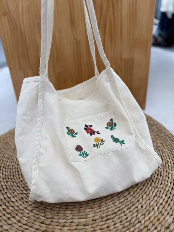 Ženska crossbody torba od pamuka s izšivanjem i čipkom, mala kvadratna torba, horizontalni kvadratni oblik, zatvarač, podstava od poliestera.