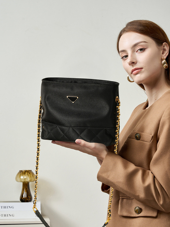 Γυναικεία τσάντα crossbody σε αστικό απλό στυλ, ύφασμα Oxford, οριζόντια τετράγωνη μορφή, κλείσιμο με φερμουάρ, εσωτερικοί χώροι (φερμουάρ, θήκη για κινητό, θήκη για ταυτότητα).