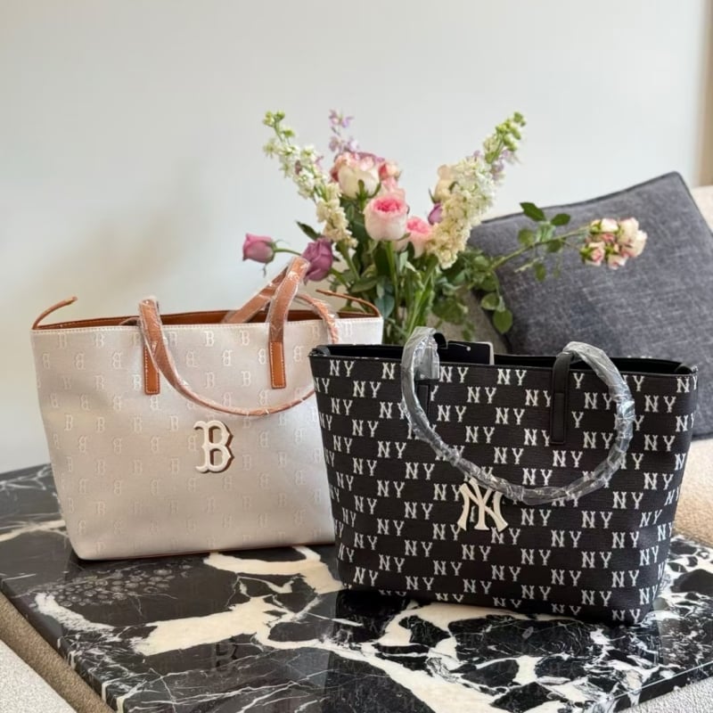 Platnena tote torba, mladi kampus stil, izšivana, vodoravni kvadratni oblik, magnetska kopča