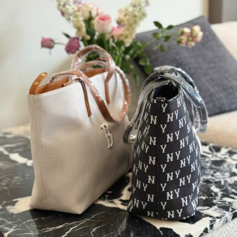 Platnena tote torba, mladi kampus stil, izšivana, vodoravni kvadratni oblik, magnetska kopča