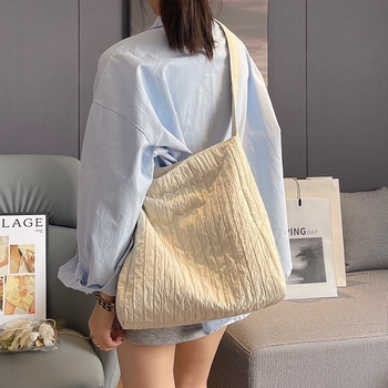 Ženska crossbody torba u urbanom minimalističkom stilu, Oxford tkanina, velik kapacitet, vertikalni kvadratni oblik, magnetsko zatvaranje