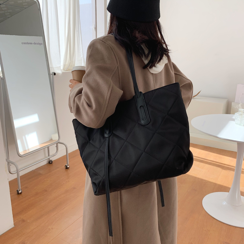 Ženska Tote torba Diamond-Quilted, Velika kapacitet, Gradski stil, Oxford platno, Horizontalni kvadratni oblik, Zatvarač, Unutarnji džepovi: zip, džep za telefon, džep za kameru, s kapom, Dvostruke ručke — Jesen 2025