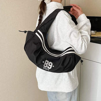 Crossbody torba - plisirana PU, gradska jednostavnost, underarm stil; dumpling oblik; zatvaranje na zip; unutarnja džep s zipom i džep za mobitel; jedna naramenica