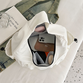 Crossbody torba - plisirana PU, gradska jednostavnost, underarm stil; dumpling oblik; zatvaranje na zip; unutarnja džep s zipom i džep za mobitel; jedna naramenica