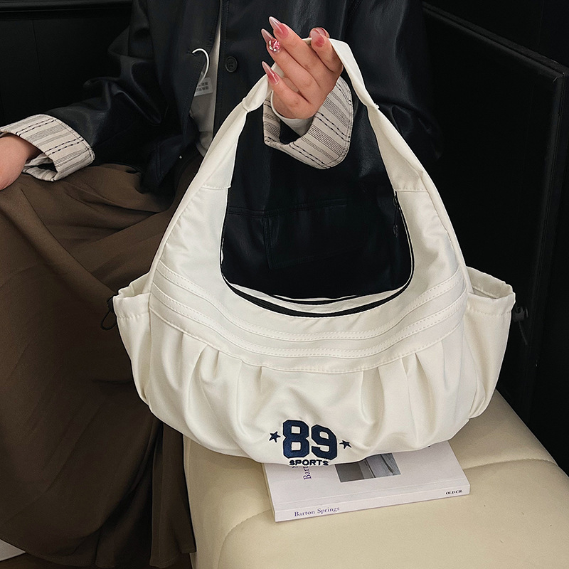 Crossbody torba - plisirana PU, gradska jednostavnost, underarm stil; dumpling oblik; zatvaranje na zip; unutarnja džep s zipom i džep za mobitel; jedna naramenica