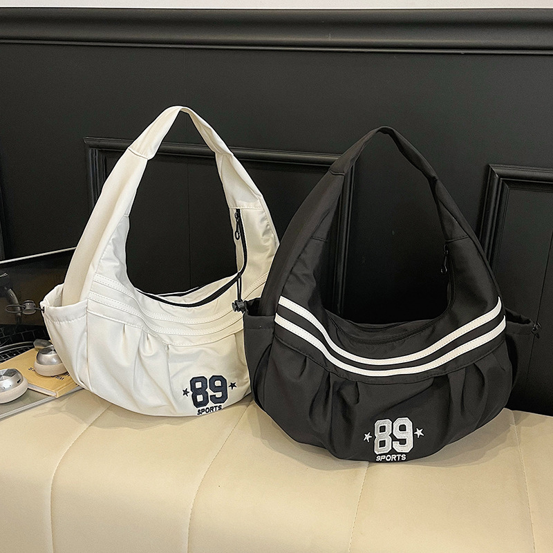Crossbody torba - plisirana PU, gradska jednostavnost, underarm stil; dumpling oblik; zatvaranje na zip; unutarnja džep s zipom i džep za mobitel; jedna naramenica