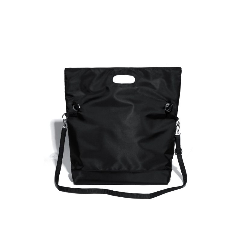 Τσαντάκι μασχάλης από Oxford ύφασμα, οριζόντιο τετράγωνο σχήμα, μαγνητικό κούμπωμα, εσωτερική τσέπη με φερμουάρ