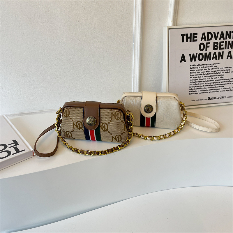 Τσάντα χιαστί – PU υλικό, οριζόντια τετράγωνης μορφής, με μία ιμάνκα, φερμουάρ για το άνοιγμα, επένδυση πολυεστέρα; αστικός μινιμαλισμός