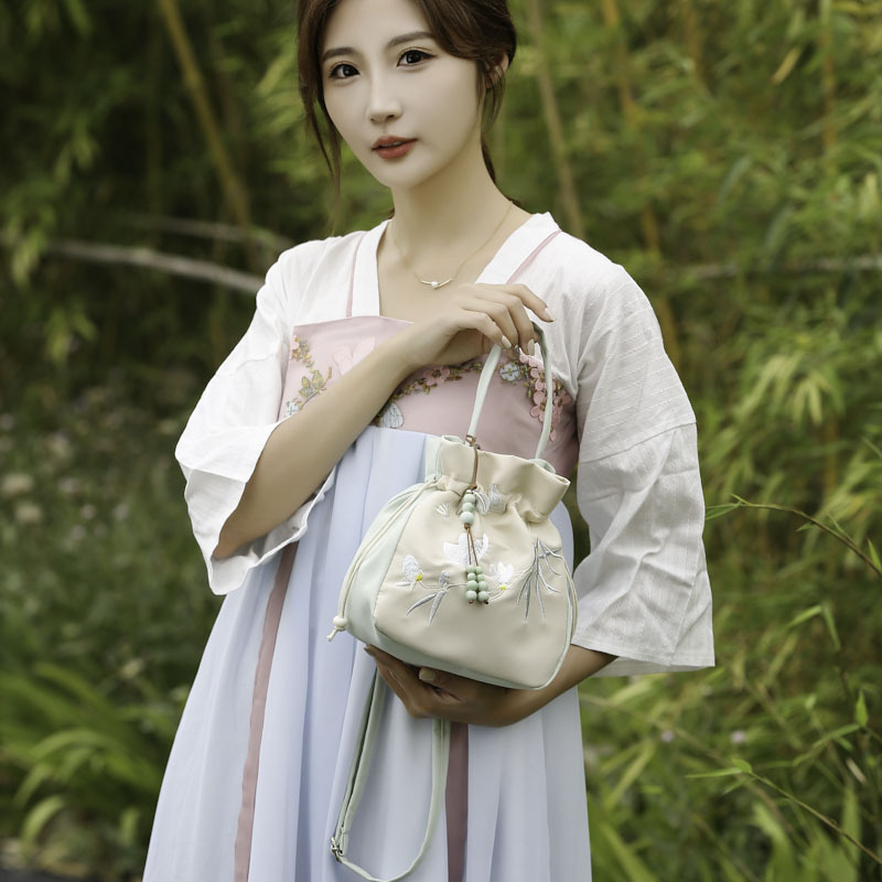 Geantă bucket în stil literar-național, material Oxford, închidere cu șnur, căptușeală poliester