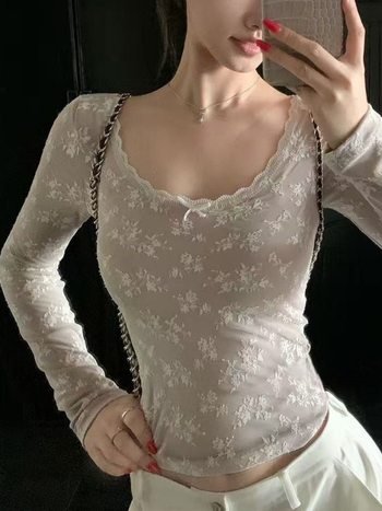 Poliesterska majica s dugim rukavima, okrugli izrez, s izvezenim detaljem, kapuljačom, uskim krojem, casual stil