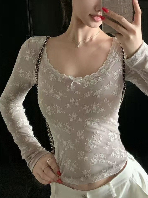 Poliesterska majica s dugim rukavima, okrugli izrez, s izvezenim detaljem, kapuljačom, uskim krojem, casual stil