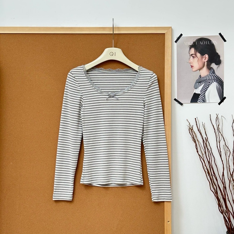 Poliesterska majica s dugim rukavima, okrugli izrez, s izvezenim detaljem, kapuljačom, uskim krojem, casual stil