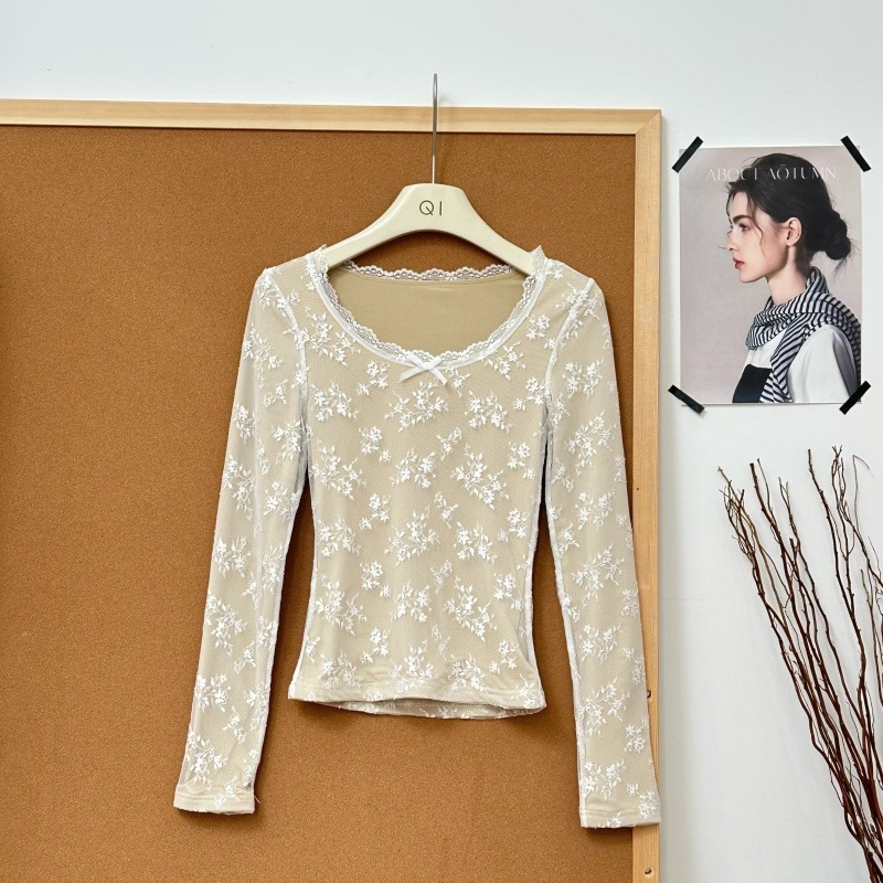 Poliesterska majica s dugim rukavima, okrugli izrez, s izvezenim detaljem, kapuljačom, uskim krojem, casual stil