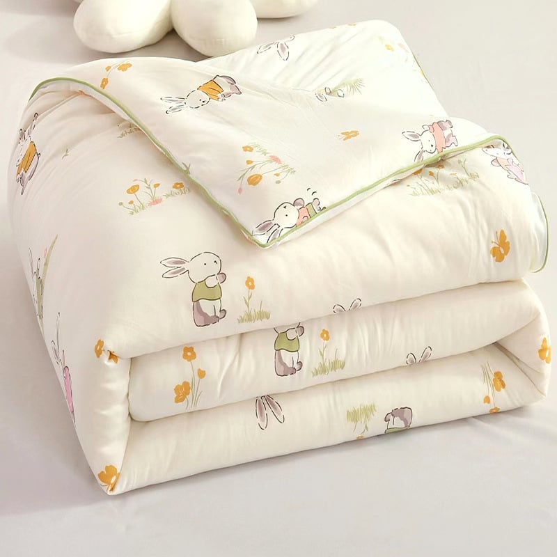 Детска завивка: плетен памук, пълнеж от соево влакно, тегло 1.5-2 кг, твил тъкане и quilt шевове, подходяща за всички сезони