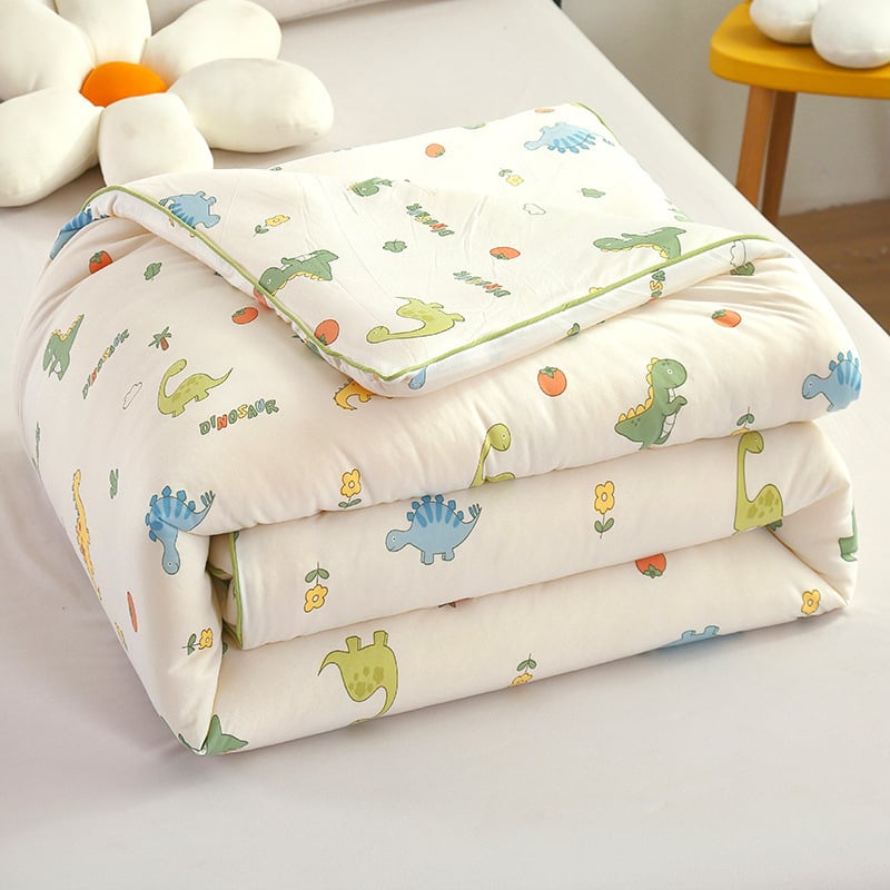 Детска завивка: плетен памук, пълнеж от соево влакно, тегло 1.5-2 кг, твил тъкане и quilt шевове, подходяща за всички сезони