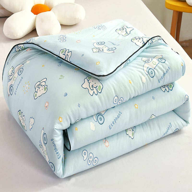 Детска завивка: плетен памук, пълнеж от соево влакно, тегло 1.5-2 кг, твил тъкане и quilt шевове, подходяща за всички сезони