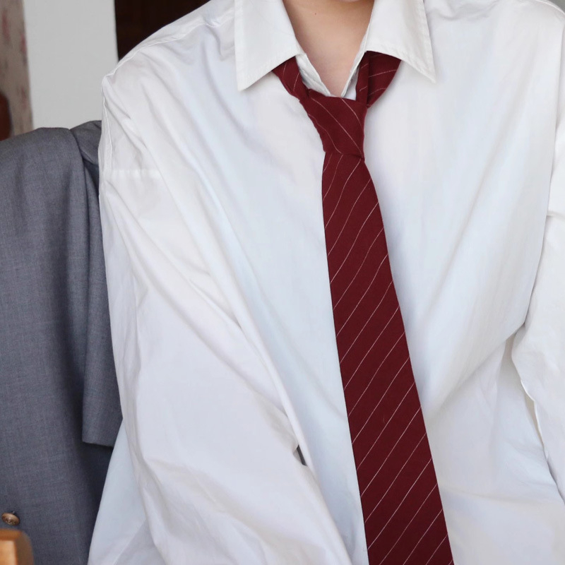 Unisex kravata, ručno vezana, za studentsku uniformu, poliester vlakno, prugasti uzorak, pogodno za maturu i darove