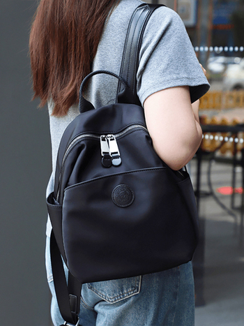 Ghiozdan pentru utilizare zilnică — impermeabil, material Oxford, închidere cu fermoar, design tridimensional, buzunare interioare: buzunar cu fermoar, buzunar pentru telefon, buzunar pentru ID