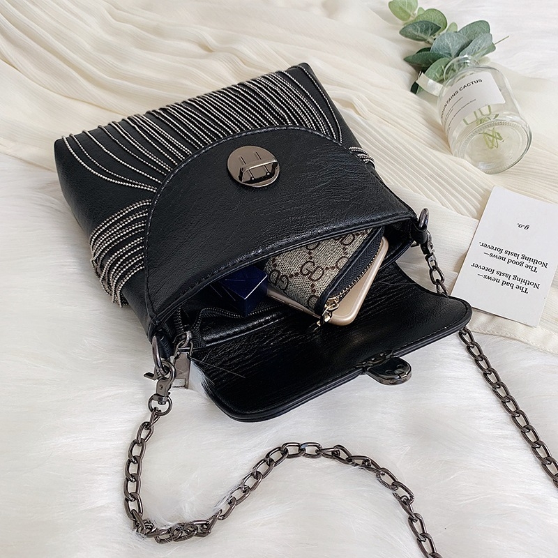Ženska crossbody torbica, PU, vodoravni pravokutni oblik, lančani remen, zaključavanje s ključem