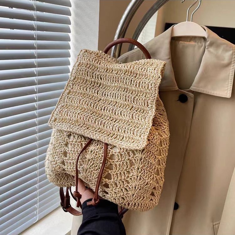 Pleterna torba velike kapacitete – dvostruka upotreba: ruksak ili torba preko ramena, cilindričnog oblika, materijal papir, podstava poliester