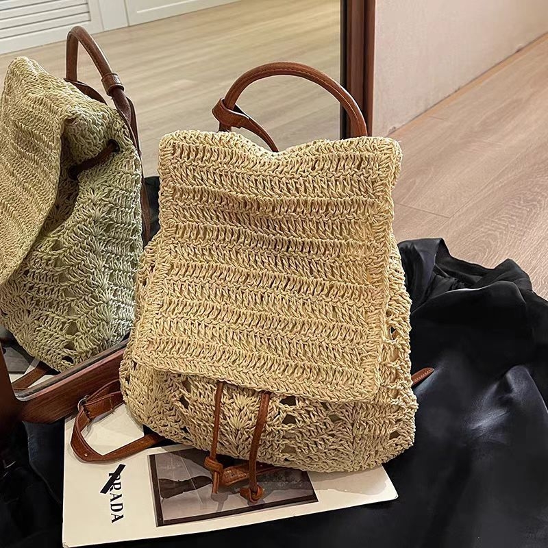 Pleterna torba velike kapacitete – dvostruka upotreba: ruksak ili torba preko ramena, cilindričnog oblika, materijal papir, podstava poliester