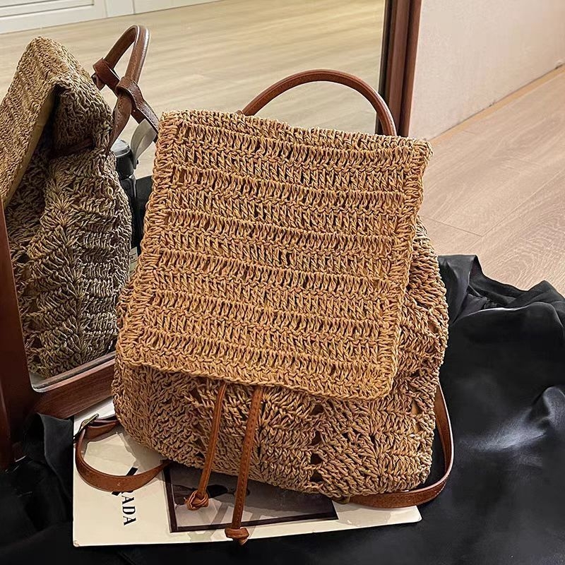 Pleterna torba velike kapacitete – dvostruka upotreba: ruksak ili torba preko ramena, cilindričnog oblika, materijal papir, podstava poliester