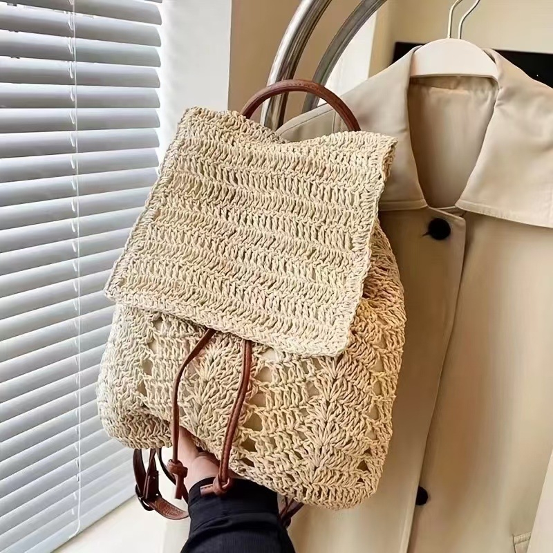 Pleterna torba velike kapacitete – dvostruka upotreba: ruksak ili torba preko ramena, cilindričnog oblika, materijal papir, podstava poliester