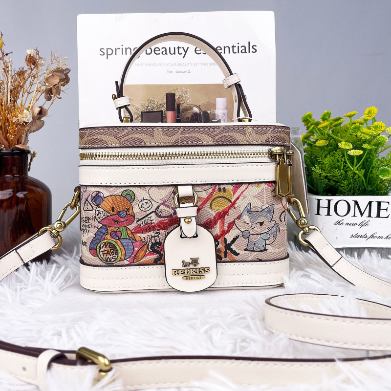 Box bucket torba u stilu street-trend, PVC materijal, horizontalno kvadratni oblik, zatvarač, unutarnja ID džep