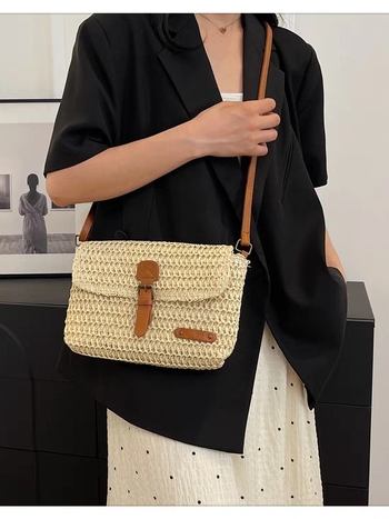 Ženska pletena crossbody torba — gradski minimalistički stil, slamnat materijal, horizontalan kvadratni oblik, unutarnja džep sa zipom, podstava od poliestera, s jednim naramenicom, Zoe