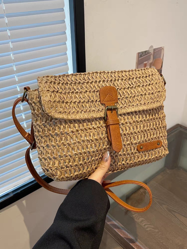 Ženska pletena crossbody torba — gradski minimalistički stil, slamnat materijal, horizontalan kvadratni oblik, unutarnja džep sa zipom, podstava od poliestera, s jednim naramenicom, Zoe