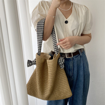 Geantă de plajă din pai împletită - formă orizontală pătrată, căptușeală poliester, închidere cu magnet, buzunar interior cu fermoar