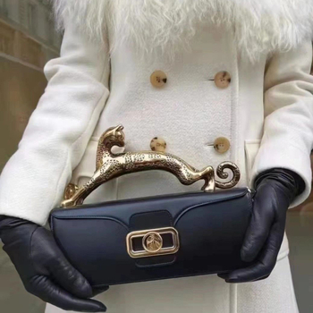 Geantă din piele naturală cu mâner leopard, formă pătrată orizontală, închidere cu capac, căptușeală din piele de miel, buzunar pentru telefon și buzunar cu fermoar în interior