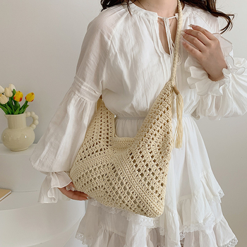 Szalma fonott tote táska – horgolt üreges mintázat, belső zsinóros zseb, friss és édes stílus, nyár 2024