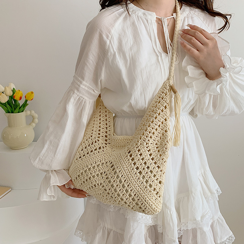 Szalma fonott tote táska – horgolt üreges mintázat, belső zsinóros zseb, friss és édes stílus, nyár 2024