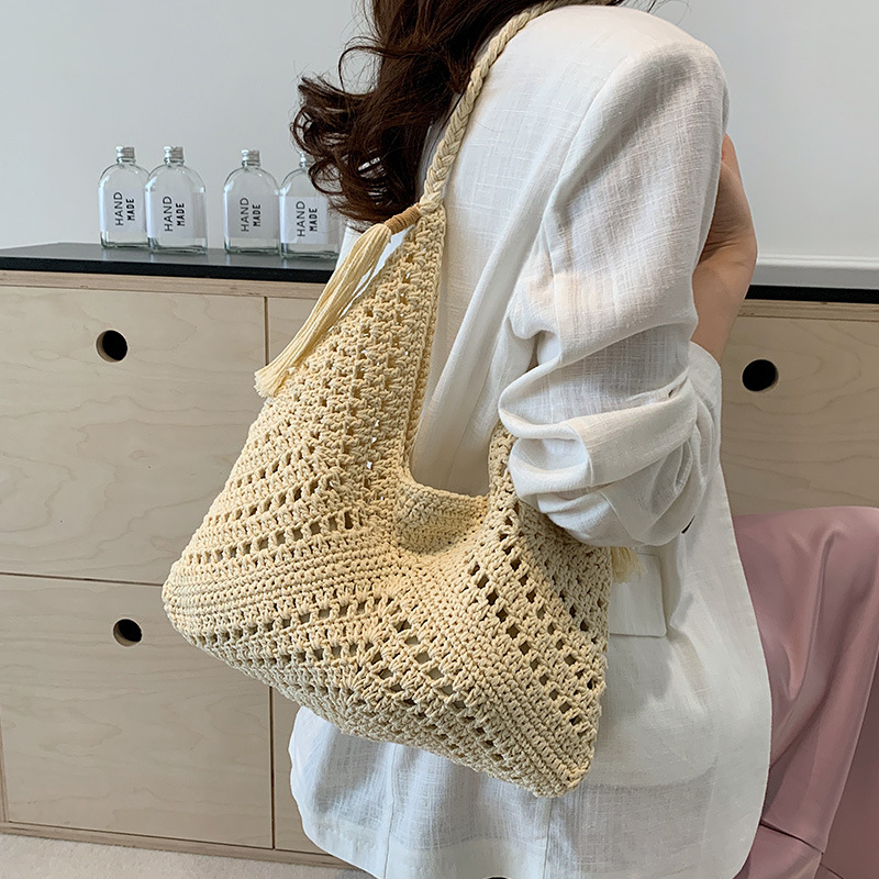 Szalma fonott tote táska – horgolt üreges mintázat, belső zsinóros zseb, friss és édes stílus, nyár 2024