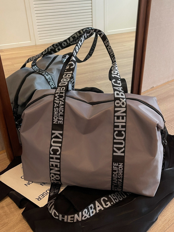 Női vállon átvethető táska – nylon, Oxford bélés, vízszintes négyzet alakú, cipzáras zárás, laminált belső zseb, egy vállpánt