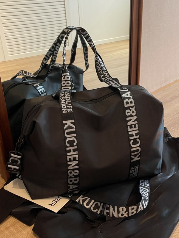 Női vállon átvethető táska – nylon, Oxford bélés, vízszintes négyzet alakú, cipzáras zárás, laminált belső zseb, egy vállpánt