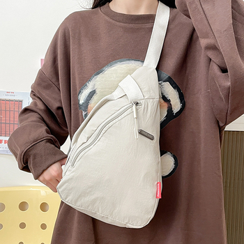 Najlonska prsna torba za muškarce i žene, crossbody stil s zatvaračem, najlonska podstava, džep za telefon, vanjski džep tipa patch