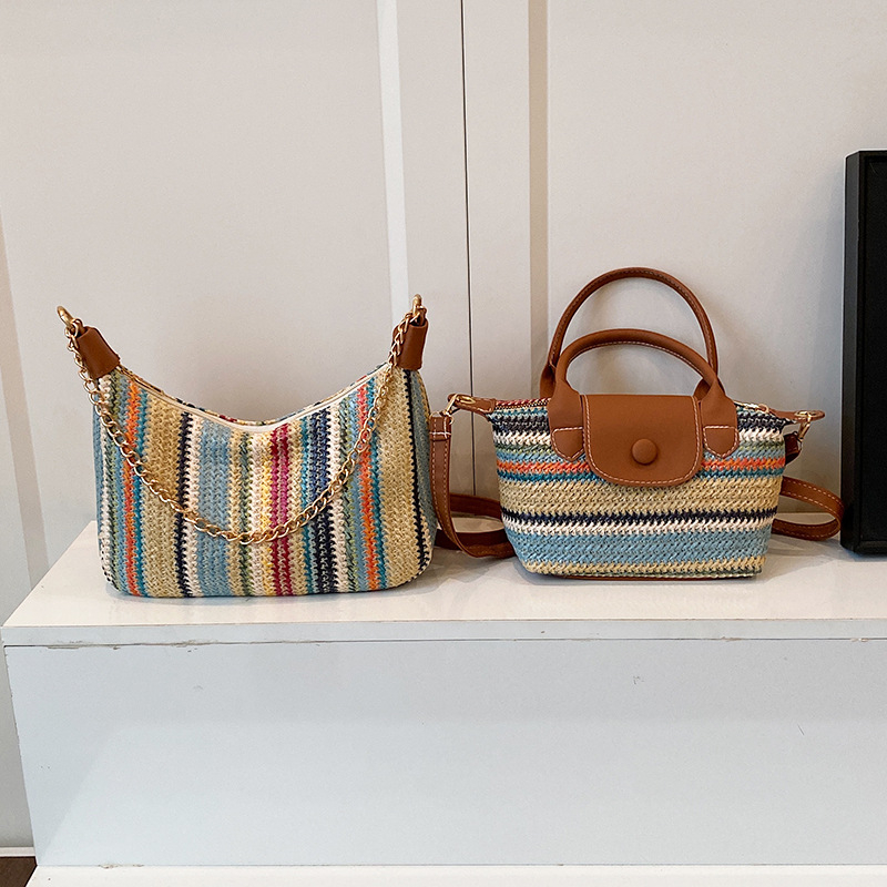 Crossbody torbica od slame, urbani jednostavan stil, vodoravni kvadratni oblik, zatvaranje zipom, unutarnji džepovi za telefon i osobnu iskaznicu