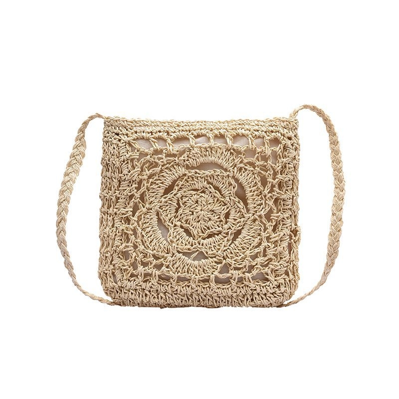 Keresztpántos szalma táska, szövött, függőleges négyszögletes forma, cipzáras zárás, belső zseb