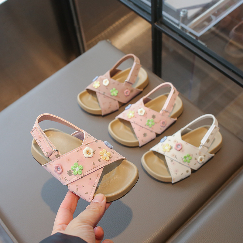 Hercegnő-stílusú gyerek szandál keresztpántokkal, virágos mintázat, PU felsőrész, PU talp, Velcro zár