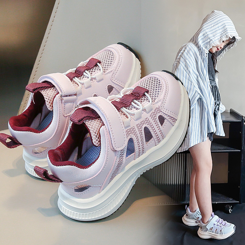 Lányoknak készült strandcipő, műbőr felsőrész, gumi talp, Velcro-zárás, csíkos mintázat, 4–12 éveseknek