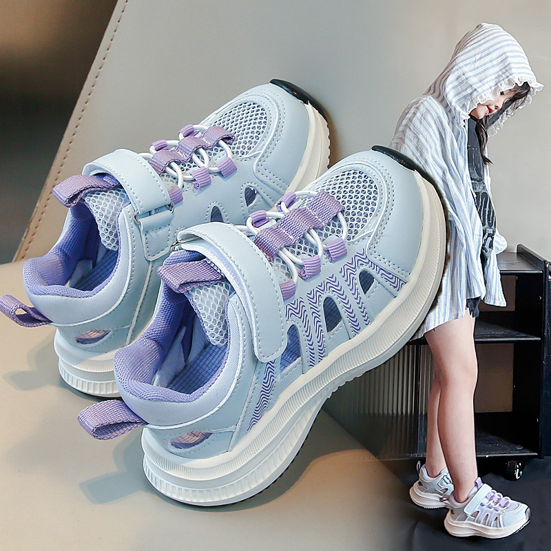 Lányoknak készült strandcipő, műbőr felsőrész, gumi talp, Velcro-zárás, csíkos mintázat, 4–12 éveseknek