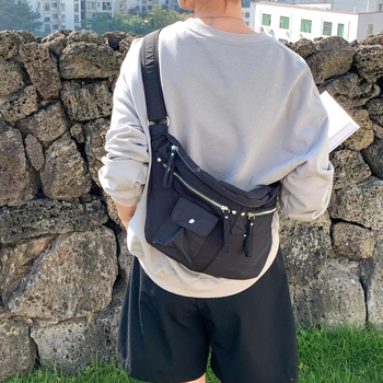 Najlonska crossbody torbica, Dumpling Bag stil, oblik dumpling, zatvaranje na zip, unutarnja džep s zipom