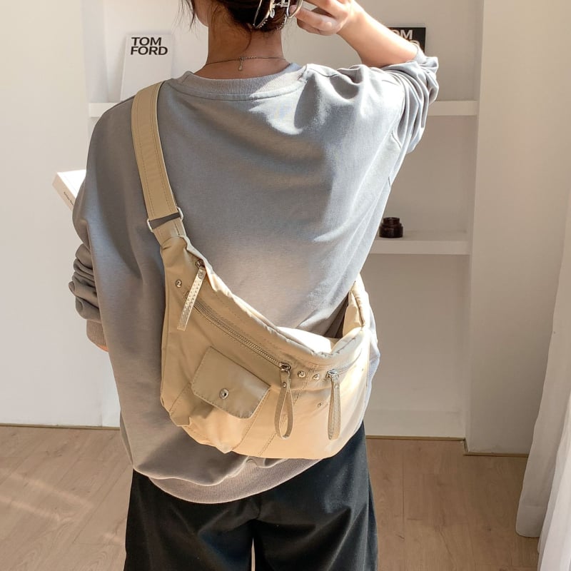 Najlonska crossbody torbica, Dumpling Bag stil, oblik dumpling, zatvaranje na zip, unutarnja džep s zipom