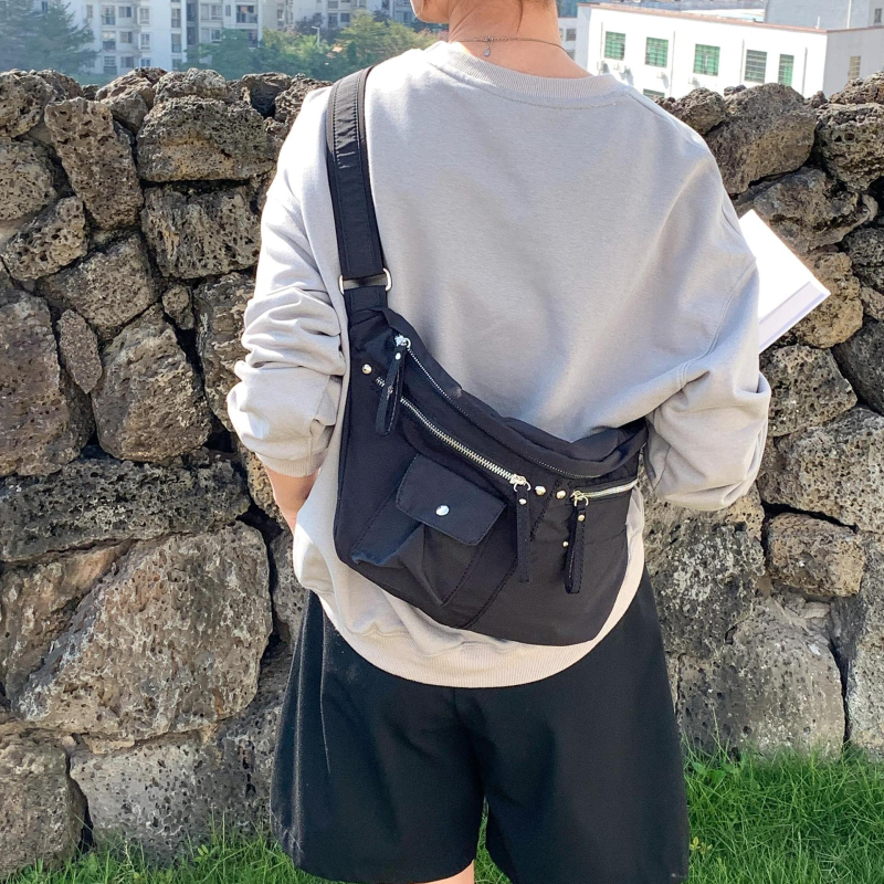 Najlonska crossbody torbica, Dumpling Bag stil, oblik dumpling, zatvaranje na zip, unutarnja džep s zipom