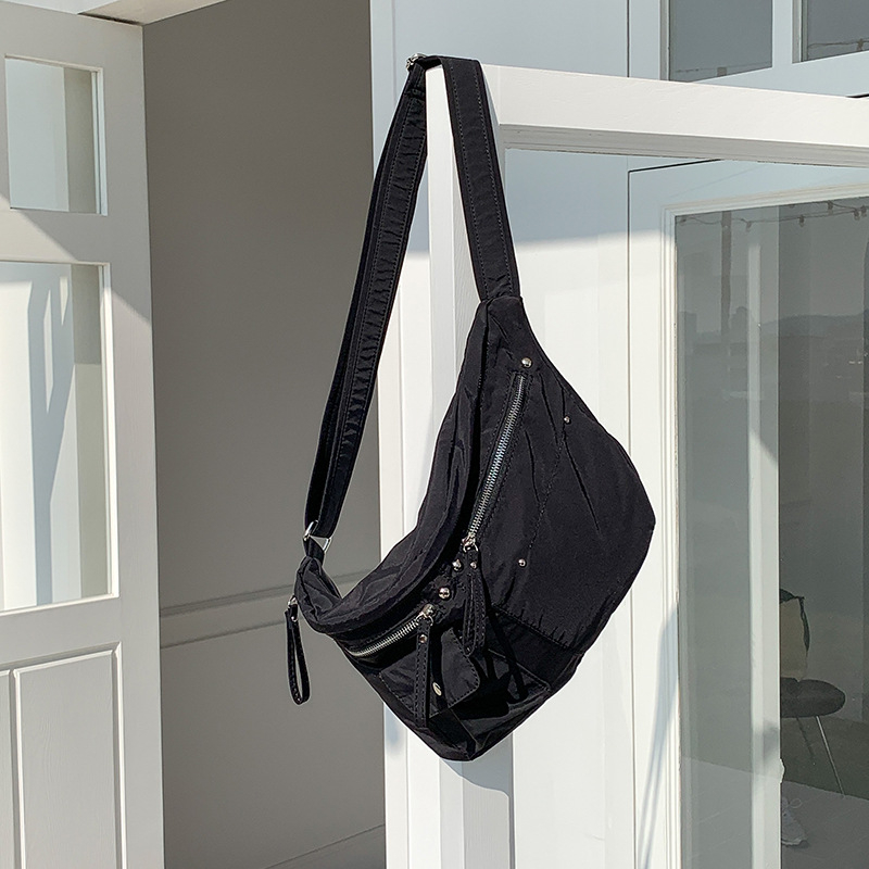 Najlonska crossbody torbica, Dumpling Bag stil, oblik dumpling, zatvaranje na zip, unutarnja džep s zipom